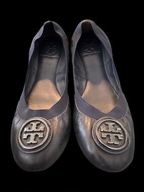 Tory Burch Black Leather Logo Round-Toe Ballet Flats with Elastic Trim